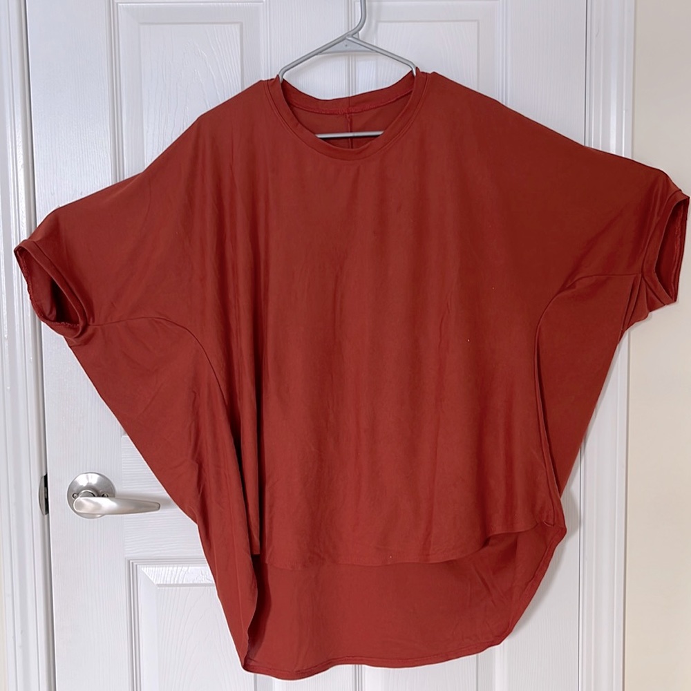T. Shirt dolman sleeve. Free size or extra large.